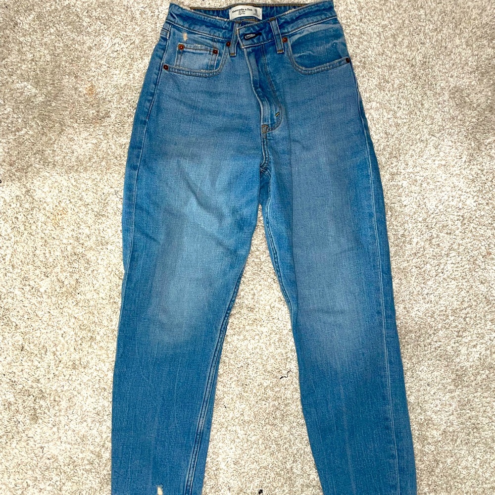 Abercrombie and Fitch Curve Love Hi Rise Mom Jeans 25S
